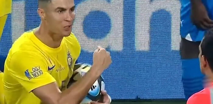 Calcio: liscia e sbaglia tap in, errore horror Cristiano Ronaldo