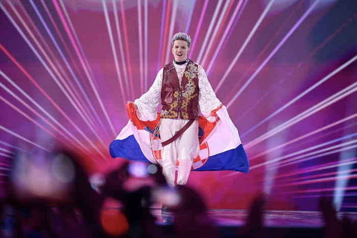 Eurovision, il via alla finale con la flag parade