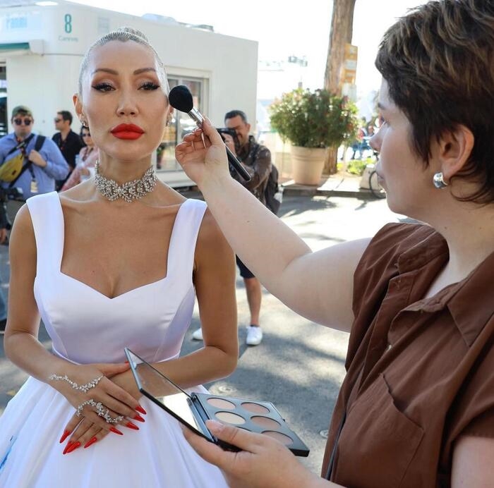 La torinese Stella Grossu ha truccato le star di Cannes