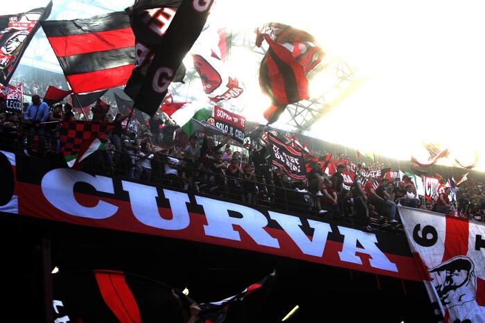 Calcio: ultras Milan, Milano non si accontenta