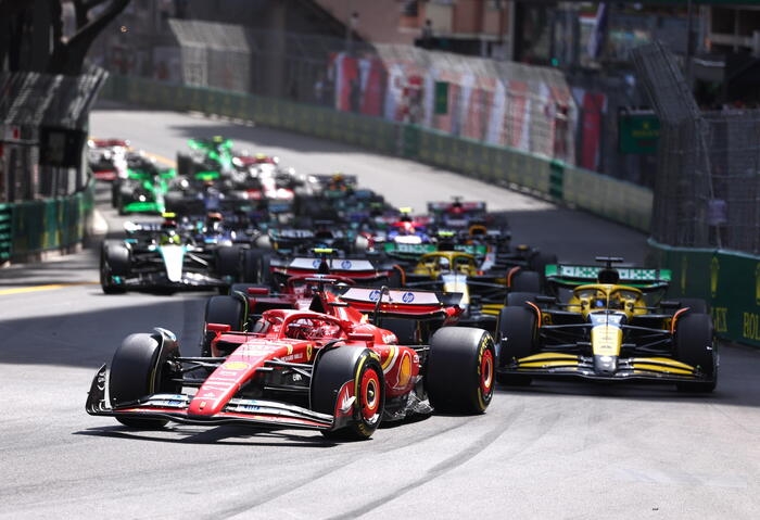 F1: riparte il Gp di Monaco, Leclerc scatta in testa