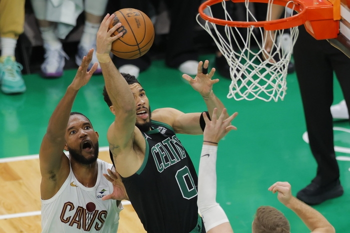 Playoff Nba: Celtics in finale a Est, Dallas avanti sui Thunder