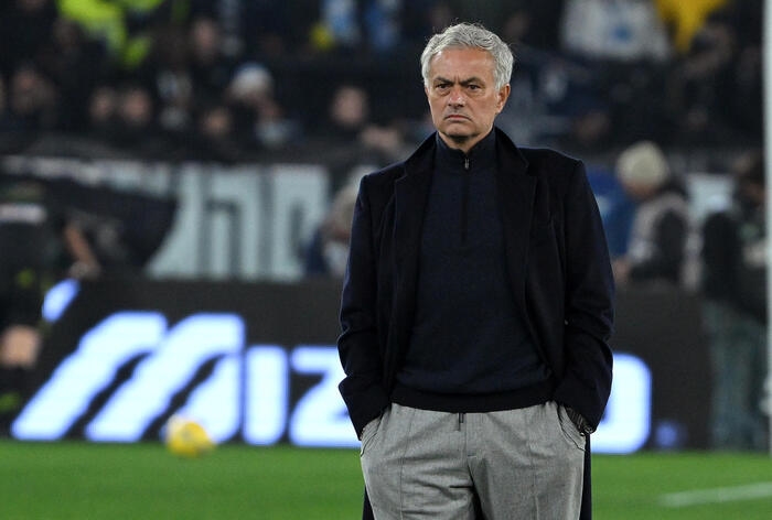 'Benvenuto al Fenerbahce', il club turbo annuncia Mourinho