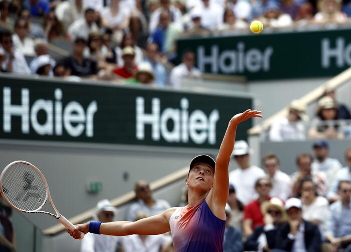 Roland Garros: si gioca la finale del singolare femminile Paolini-Swiatek 2-6, 0-3 LIVE