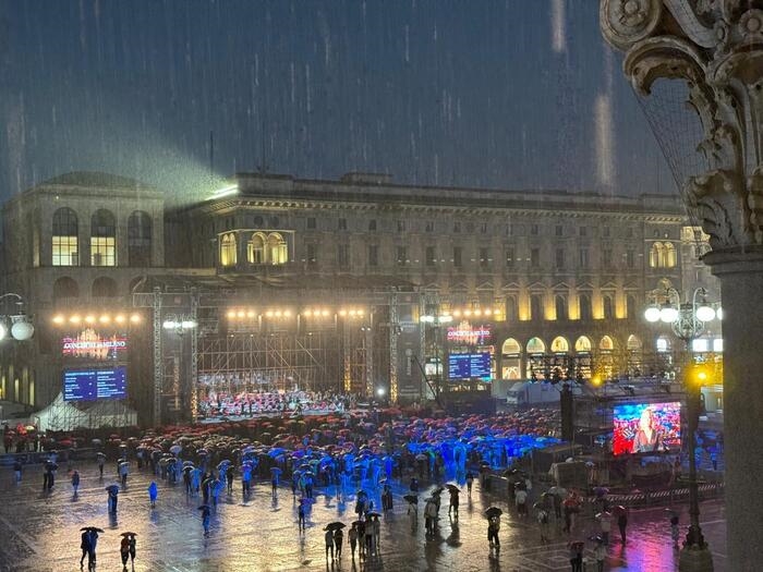 Nubifragio a Milano prima del concerto Filarmonica della Scala