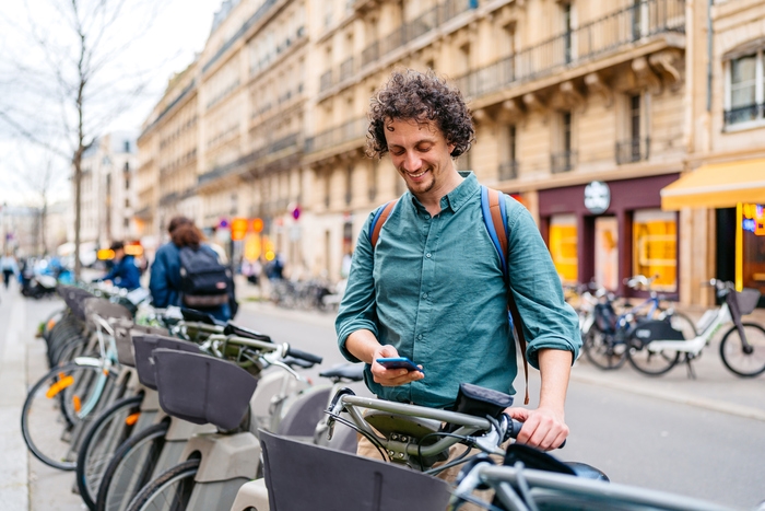 Giornata della bicicletta, costano meno e piacciono in città, così decolla la mobilità green