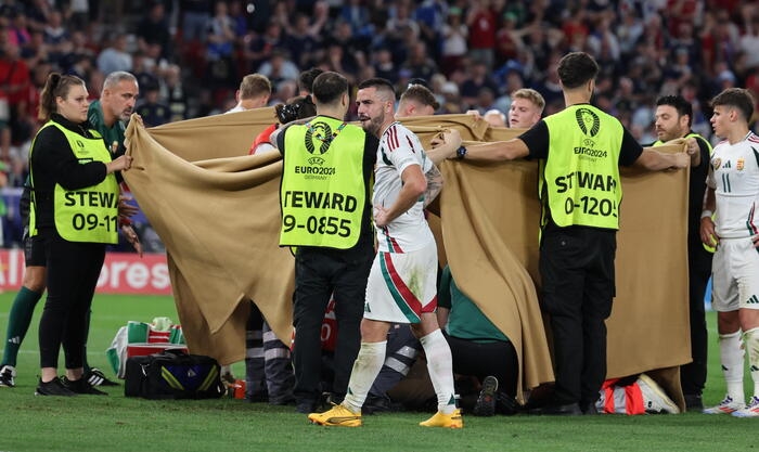 Euro 24: Ungheria;paura per Varga, poi si riprende ma con tutore