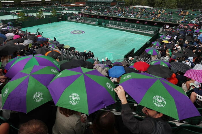Il maltempo è ancora protagonista a Wimbledon