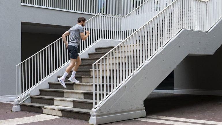 Salire le scale sostituisce l'allenamento, quanto è necessario salire le scale per perdere peso e migliorare la salute.