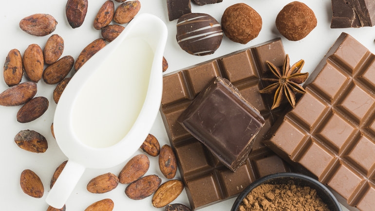 Il cioccolato più utile, bianco, al latte o amaro.
