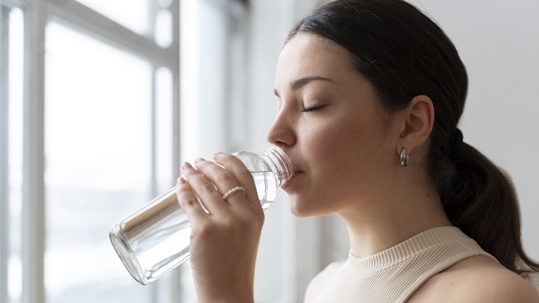 Cosa succederà al corpo se bevi regolarmente pochissima acqua.