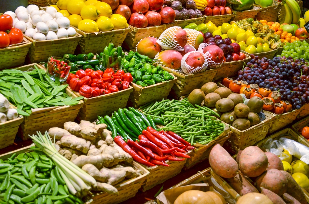 Come il colore brillante di frutta e verdura protegge il nostro cervello e il nostro cuore