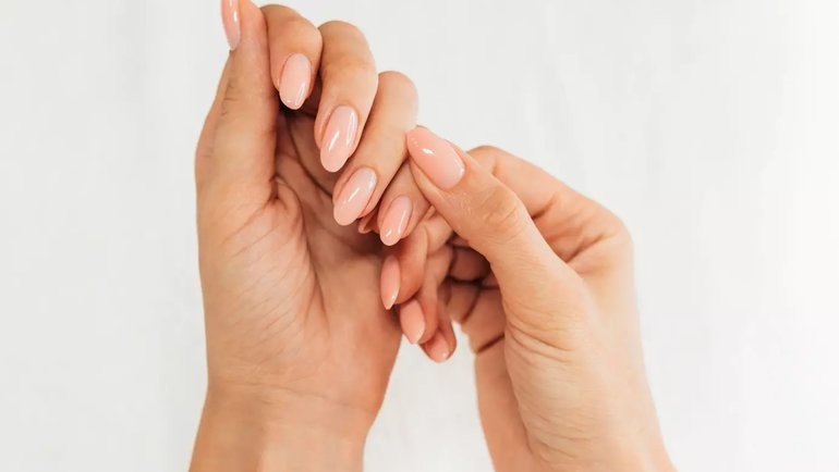 È vero che una manicure rovina le unghie, proprio come una manicure può rovinare le unghie.