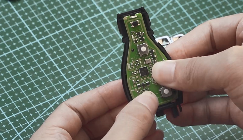 how-to-assemble-be-key-pro-pcb-and-benz-key-shell-6
