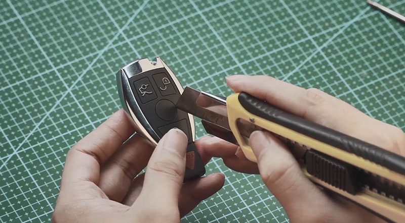 how-to-assemble-be-key-pro-pcb-and-benz-key-shell-9